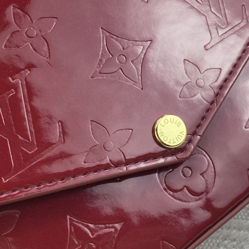 Louis Vuitton Pochette Félicie Monogram Vernis Amarante 8.3 Inches M61276