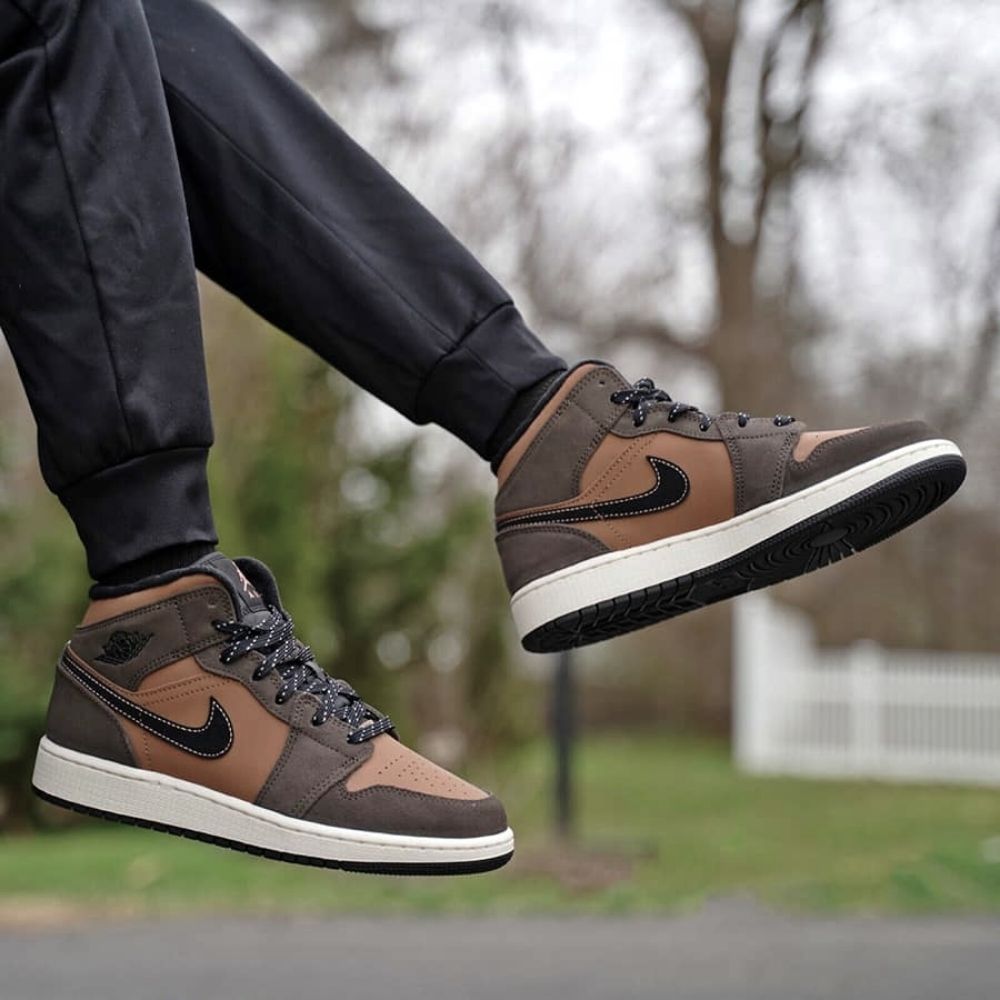 Air Jordan 1 Mid Dark Chocolate Brown SE
